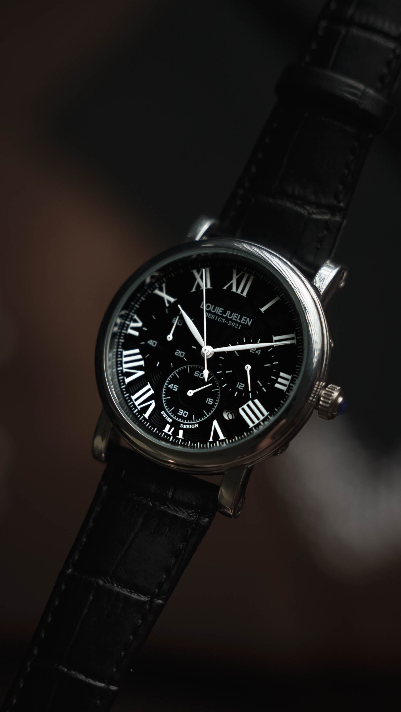 Executive Classic Men's Automatic Leather Strap Watch – view 5